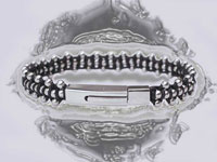 schwarzes Macrame Armband mit Edelstahl Perlen