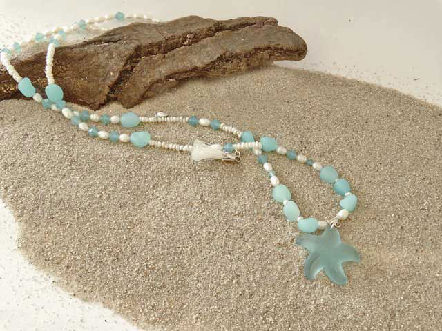 Halskette mit Meerglas Perlen und Seestern Anhnger in der Farbe meergrn