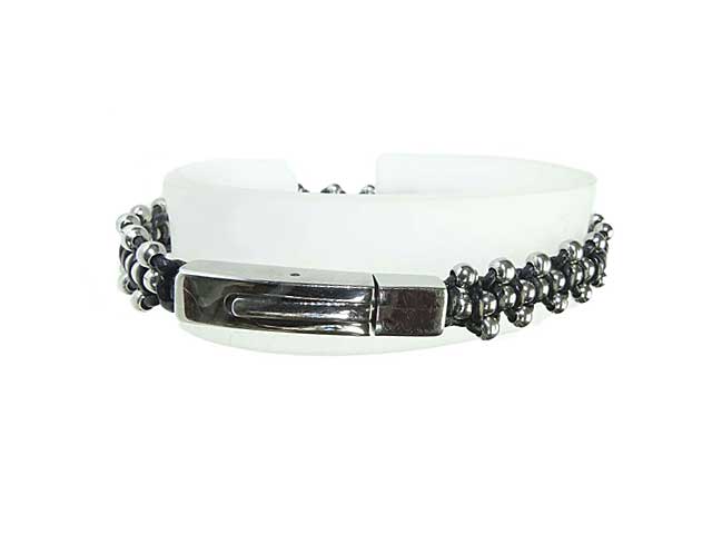 Macramee bracelet with click clasp